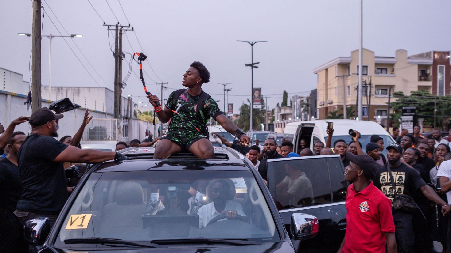 Bains de foule et dizaines d’heures de direct : l’influenceur IShowSpeed a achevé sa tournée en Afrique, offrant une image méconnue du continent