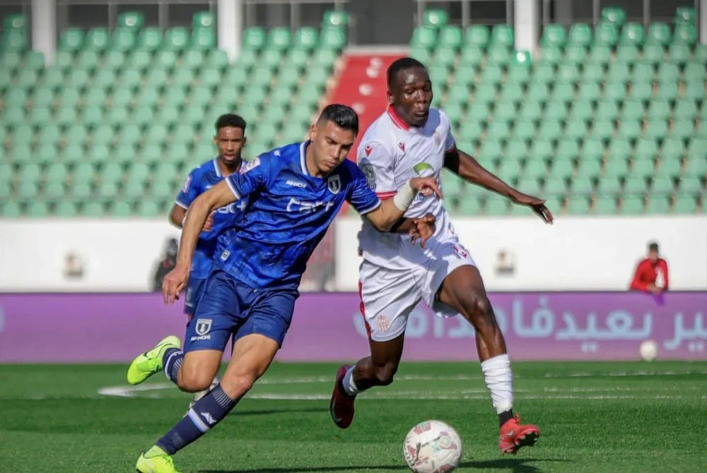 Botola : Le MAS rejoint le WAC en tête malgré le nul à El Jadida, le HUSA respire enfin