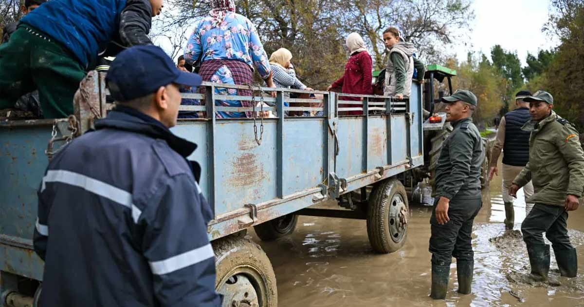 Inondations à Ksar El Kebir : l’armée et les secours mobilisés pour évacuer les familles sinistrées