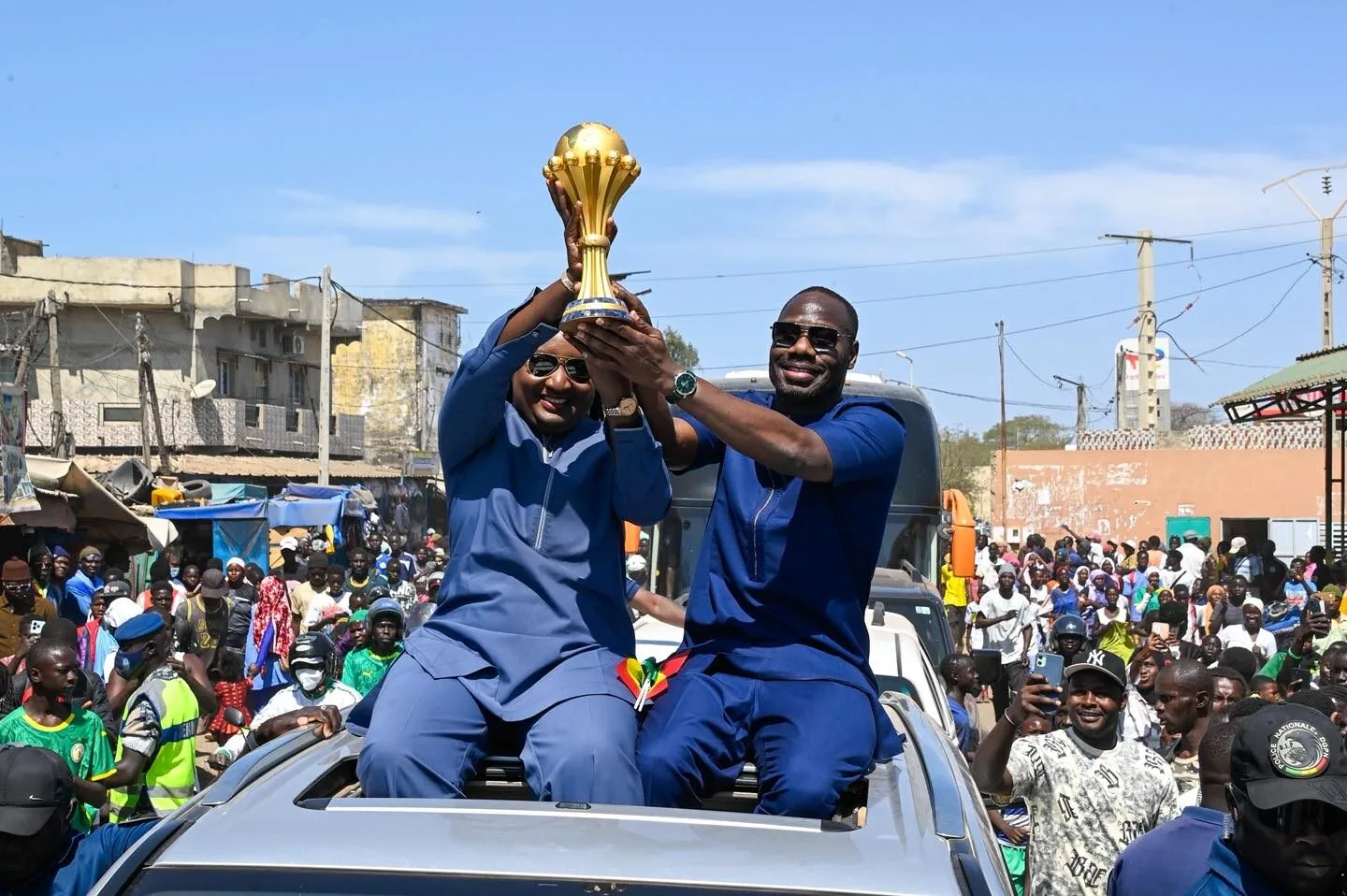 CAN 2025 : le trophée en tournée nationale avec la « Delloo Njukkel – Trophy Tour »