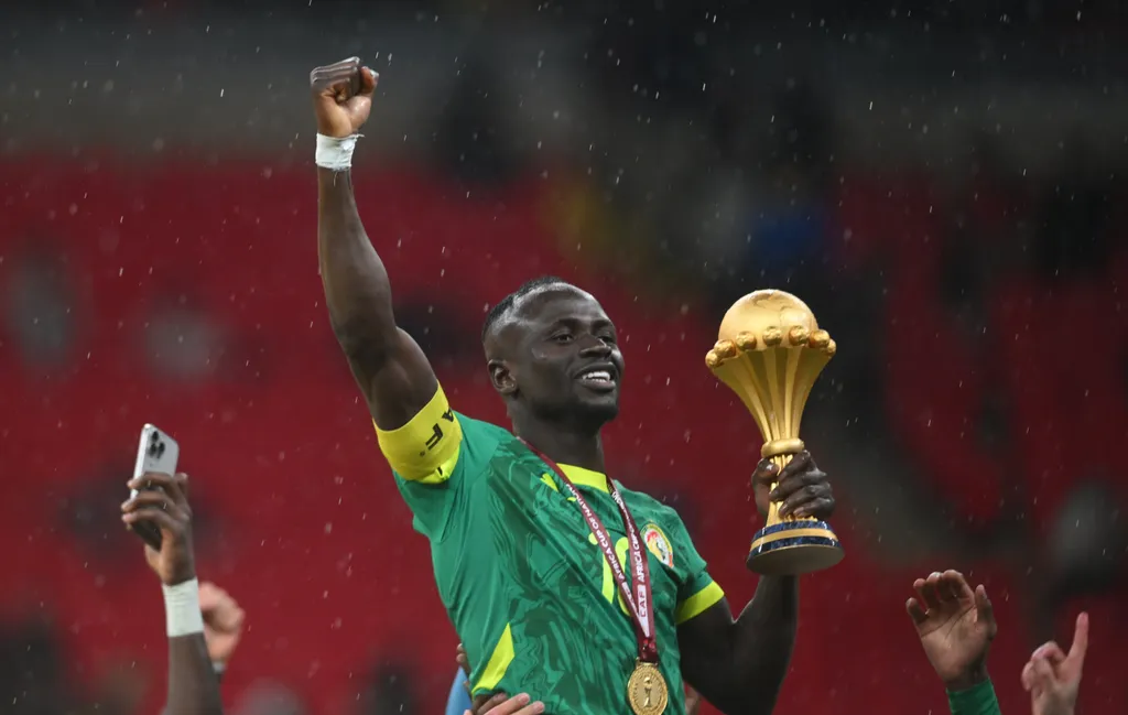 Sénégal : le trophée de la CAN 2025 en visite… en prison !
