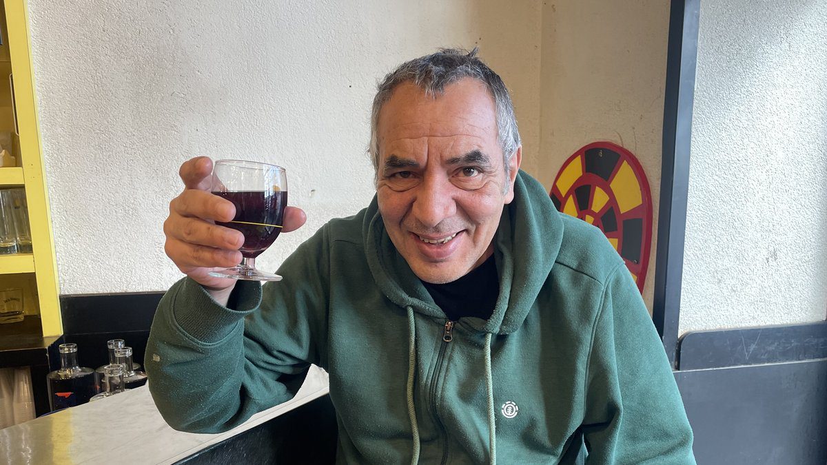 PORTRAIT. « Je fais partie des meubles » : on a retrouvé le plus vieux client de Chez Tonton et il s’appelle Rahim