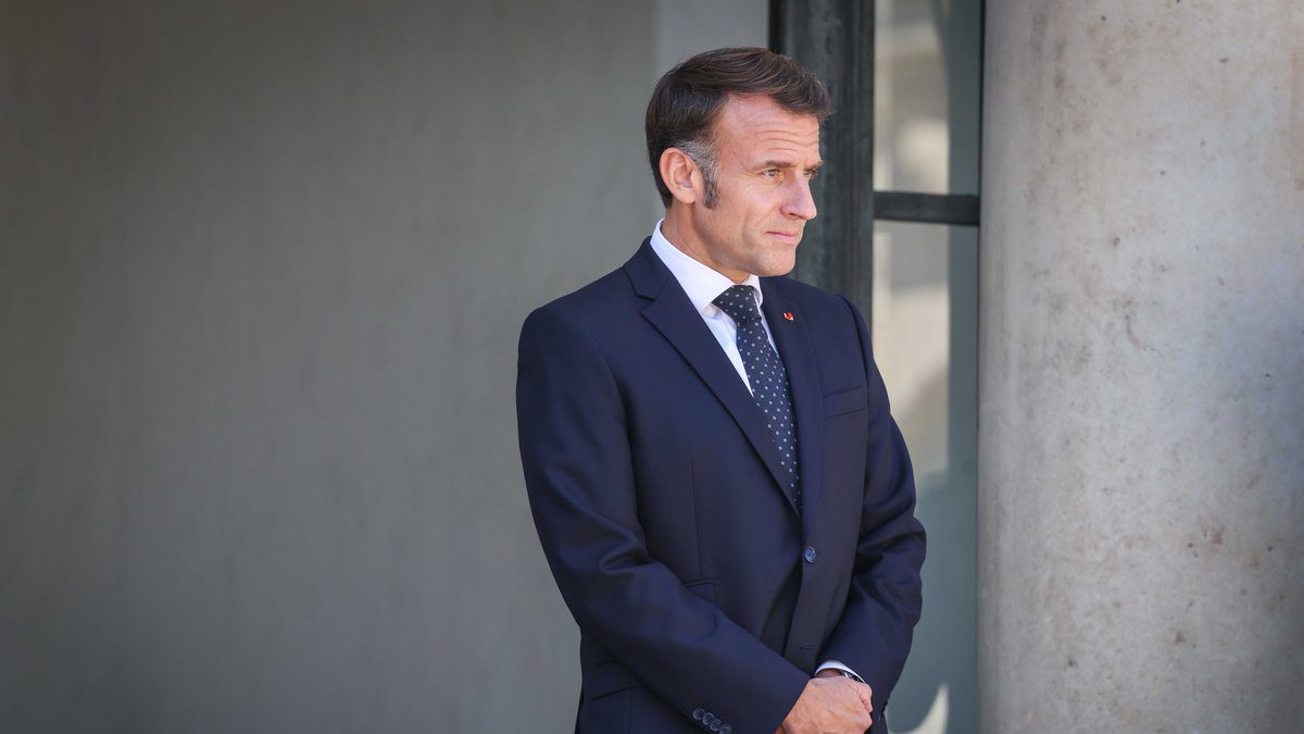 Elle ose donner son CV à Emmanuel Macron et décroche un stage à l&rsquo;Elysée