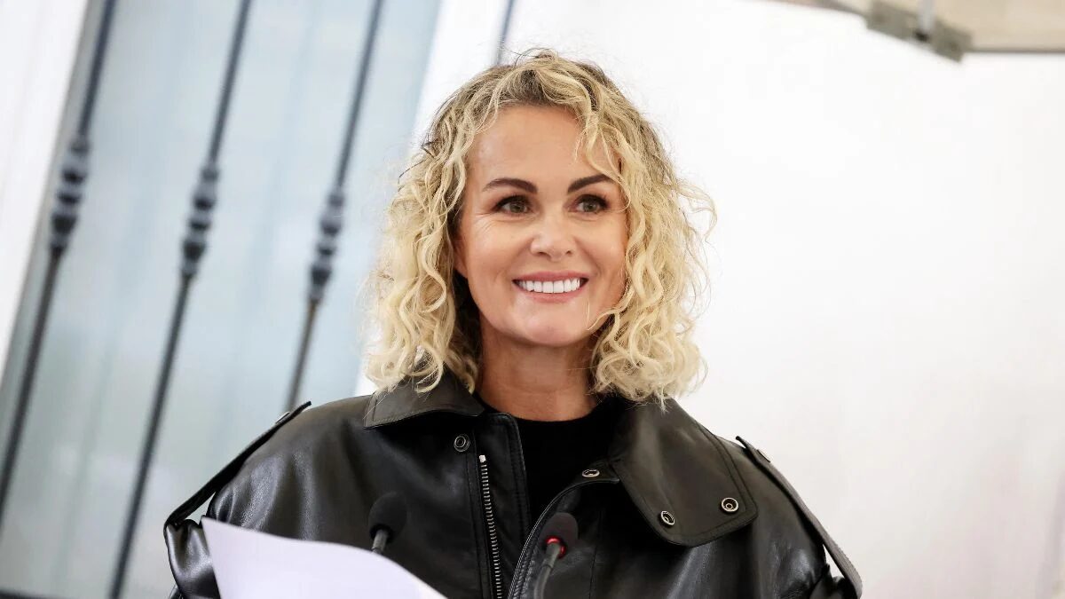 Laeticia Hallyday a 51 ans : elle prend le large pour fêter…